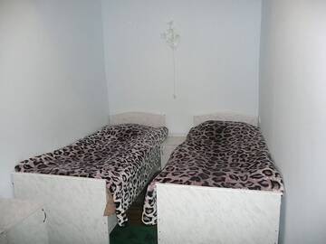 Фото номера Стандартный номер с 2 односпальными кроватями и диваном Отель Hotel Life г. Джермук 7