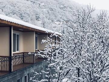 Фото номера Стандартный двухместный номер с 1 кроватью и видом на сад Отель Jermuk Ani Hotel г. Джермук 2