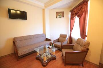 Фото номера Семейный номер (для 4 взрослых) Отель Jermuk Ani Hotel г. Джермук 3