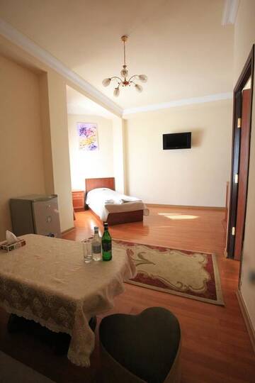 Фото номера Трехместный номер Делюкс Отель Jermuk Ani Hotel г. Джермук 6
