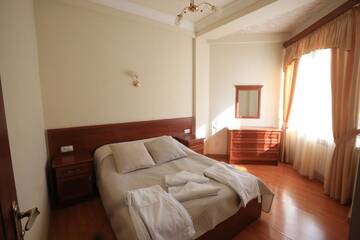 Фото номера Трехместный номер Делюкс Отель Jermuk Ani Hotel г. Джермук 4
