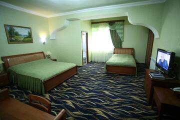 Фото номера Стандартный трехместный номер Отель Nairi Hotel г. Джермук 2