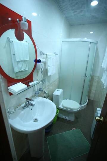 Фото номера Стандартный одноместный номер с балконом Отель Nairi Hotel г. Джермук 9